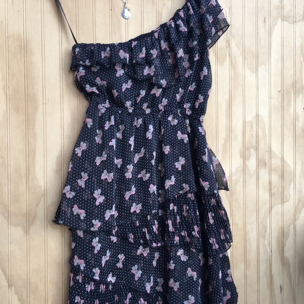 Black dress ruffle